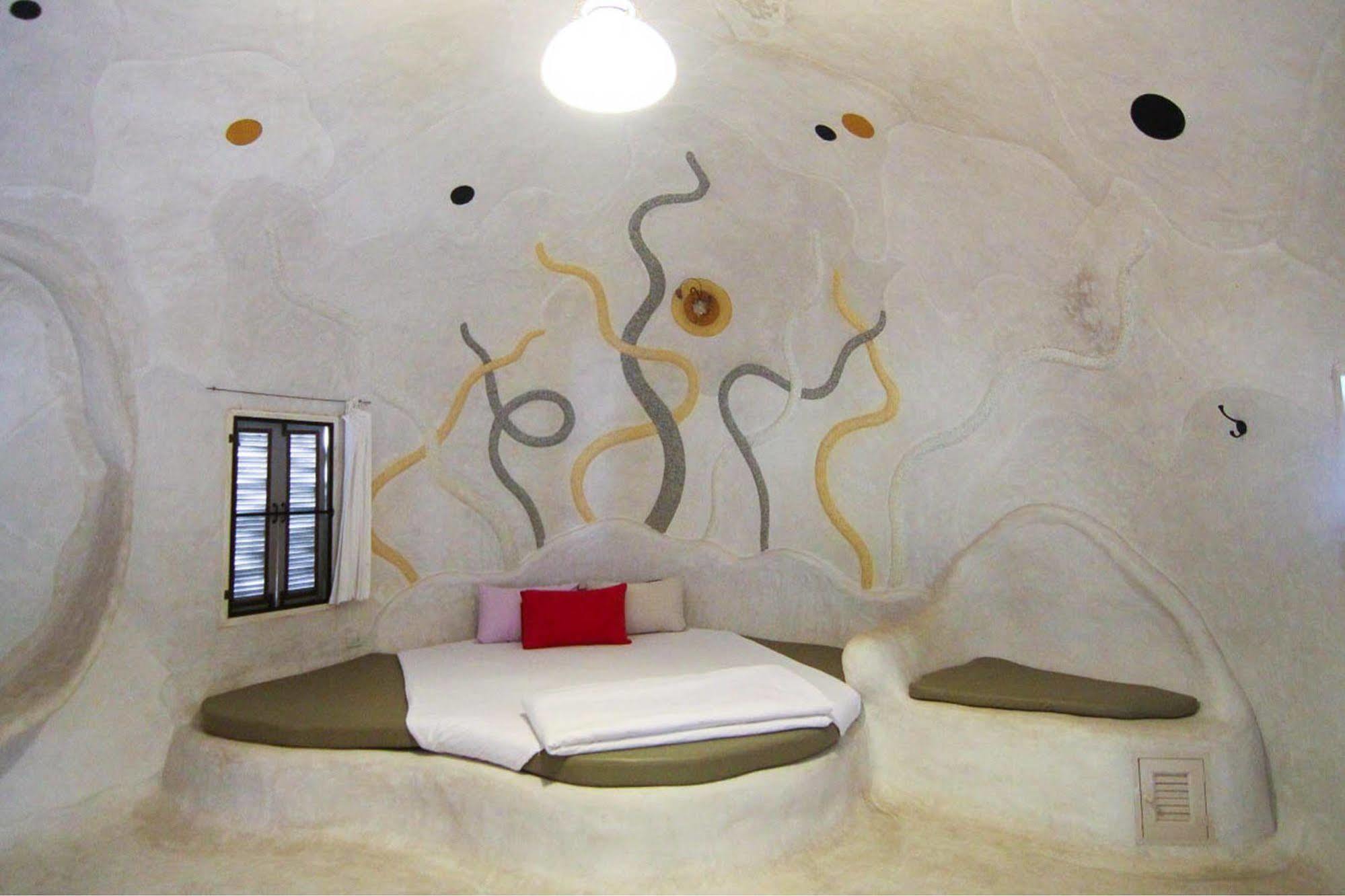 Отель Naidee Sculptured Huts Хуа Хин Экстерьер фото