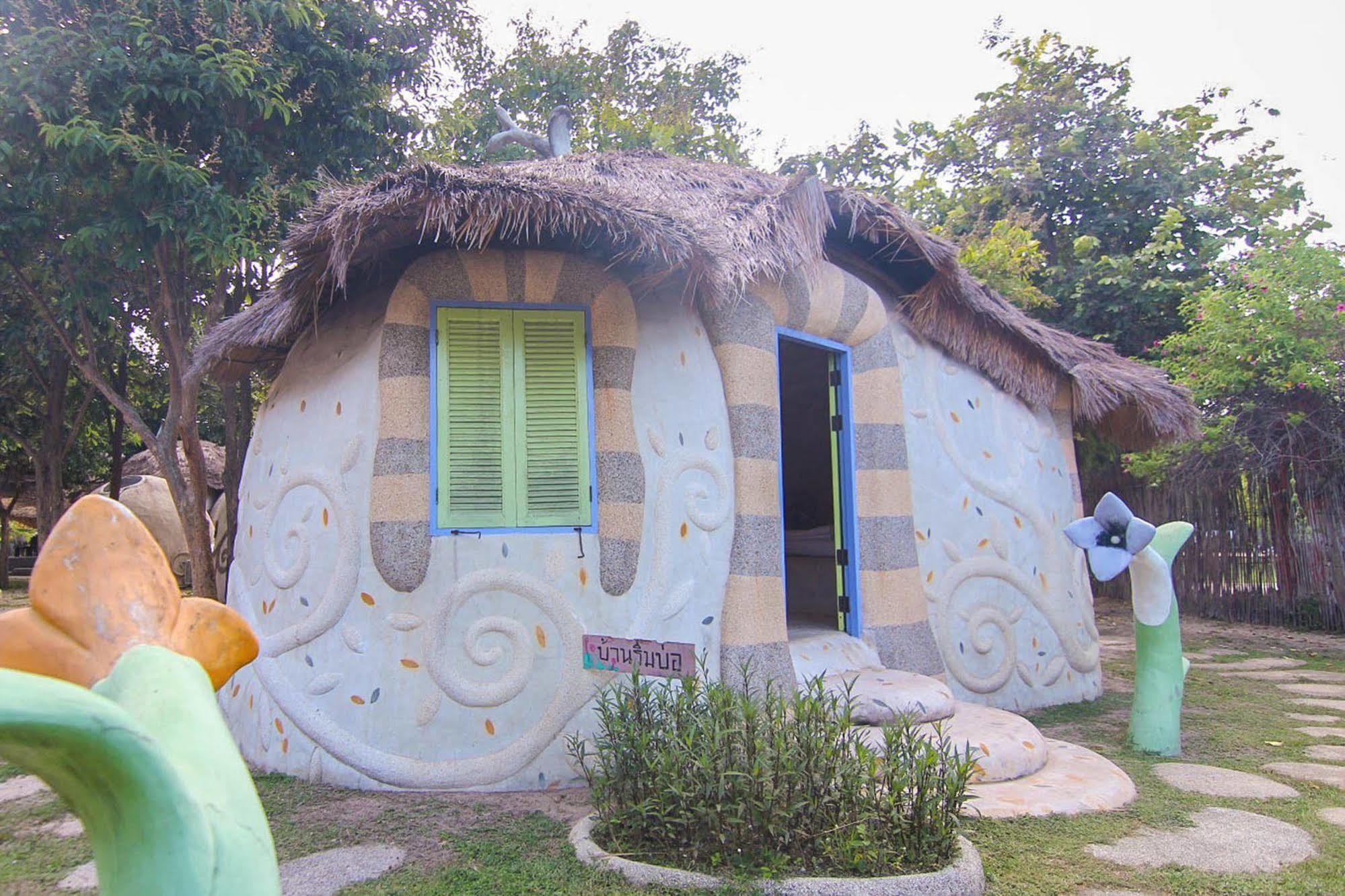 Отель Naidee Sculptured Huts Хуа Хин Экстерьер фото
